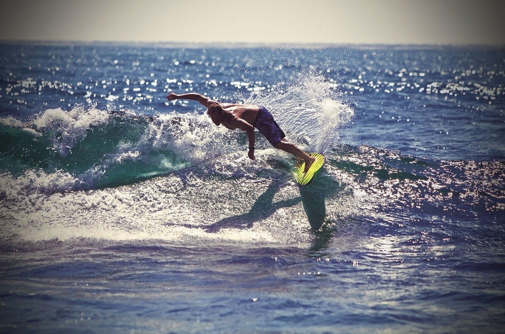 4 Tips for Surfing the Barrel